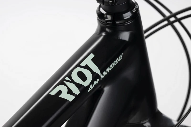 Ghost Riot AM Universal black/light green - matt