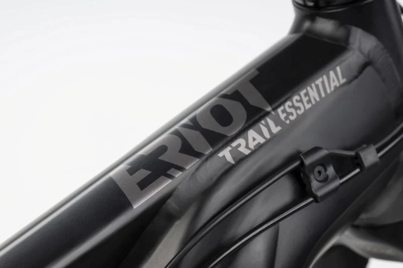 Ghost E-Riot Trail Essential black/pearl - matt