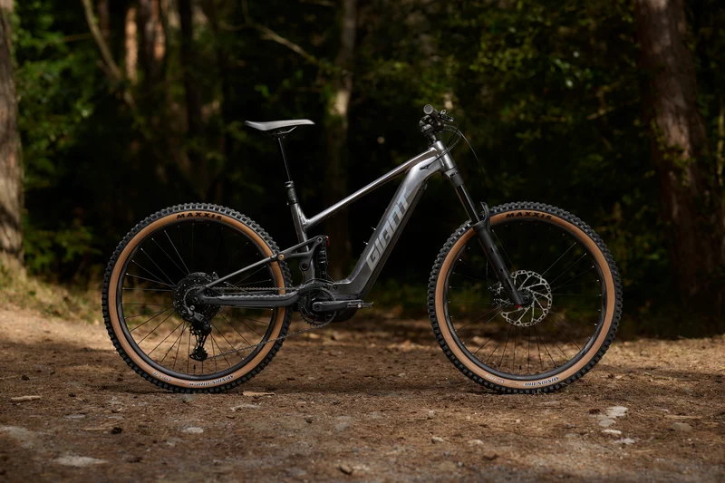 Giant Stance E+ 1 Charcoal 2027 - 800 Wh - Größe L - VORFÜHRRAD <15 km