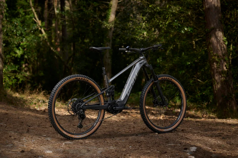 Giant Stance E+ 1 Charcoal 2027 - 800 Wh - Größe L - VORFÜHRRAD <15 km