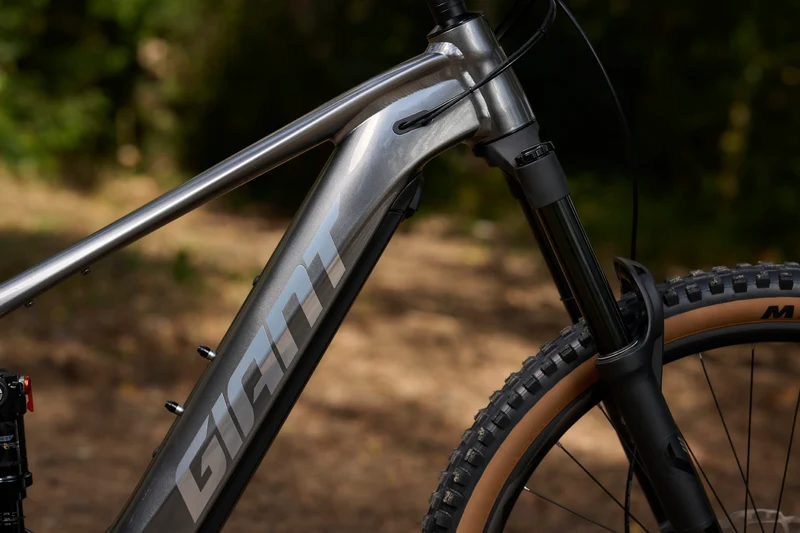 Giant Stance E+ 1 Charcoal 2027 - 800 Wh - Größe L - VORFÜHRRAD <15 km
