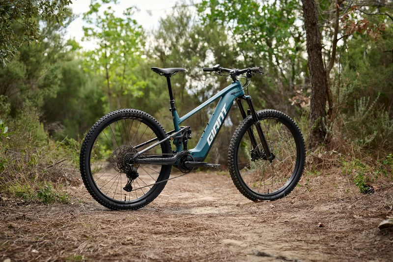 Giant Stance E+ 0 2027 Deep Lake 800 Wh