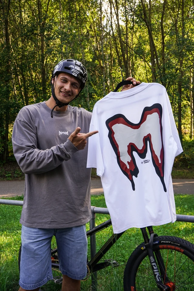 M Red Cloud T-Shirt (500k Special)