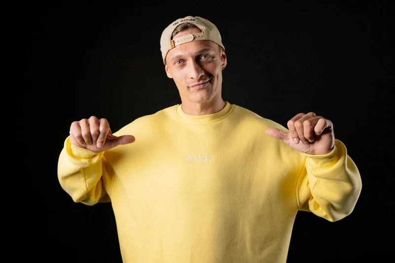 Yellow motion Crewneck