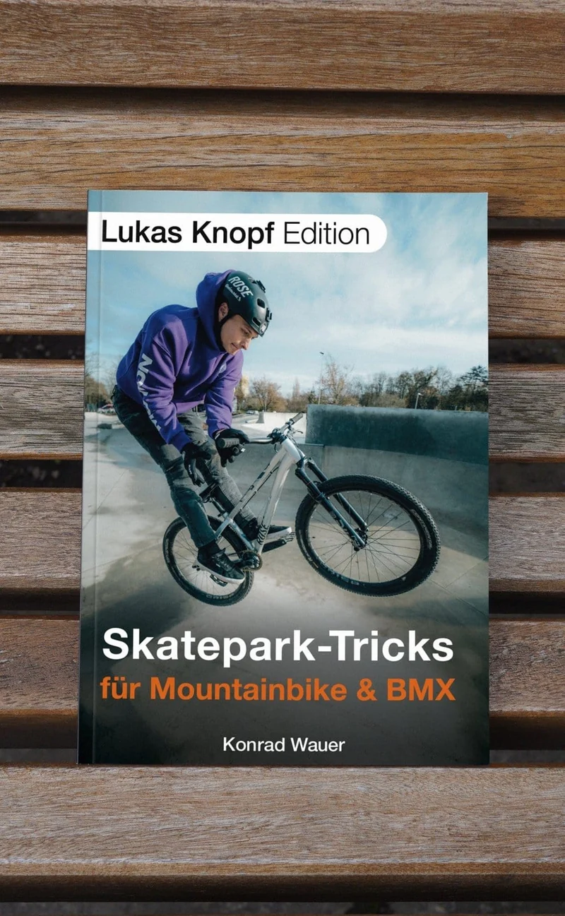 Skatepark Trick-Buch (mit Unterschrift) + Stunt It! Shirt Bundle